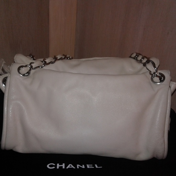 Authentic Chanel CC Leather Logo Chain Purse - Picture 2 of 7